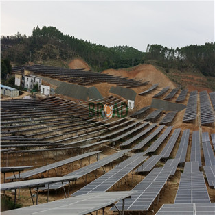 sistemas solares de montagem em terra de pilha única 8.5mw no japão